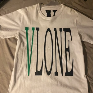 Vlone Staple Tee - VLONE tröja knappt använd, storlek M