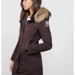 Parajumper Selma - Säljes pågrund av ingen användning bara står i garderoben mer info dm 