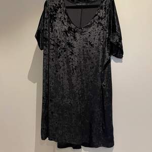 Fin svart klänning, 120 kr , stl L