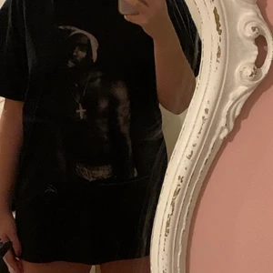 Tupac t-shirt  - Snygg t-shirt från dedicated💕