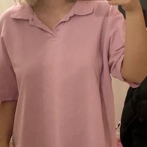 Weekday pike  - Snygg t-shirt från weekday, knappt använd 💕