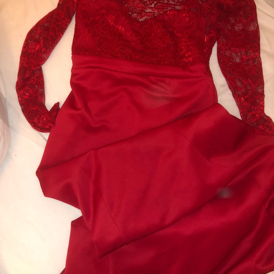 Röd klänning storlek M passar S lika bra
