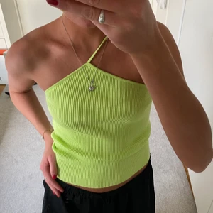 Grön topp zara - Linne grönt fån Zara i S. Helt oanvänt. 150 (+frakt) kan mötas upp, borås Landvetter Mölnlycke 