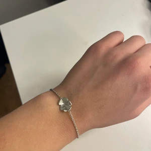 Armband i Silver  - Superfint armband i silver. Säljer pga använder ej silver så ej använt alls många gånger. 
