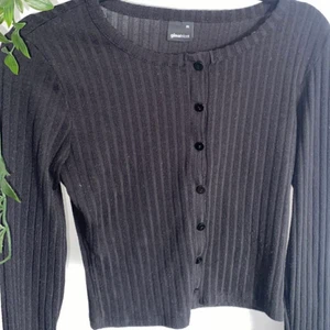 Långärmad tröja - Från Gina, den är ganska tight