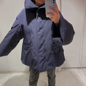 Uniqlo jacka - Intressekoll på denna limiter edition jacka från uniqlo. Super varm och skön. Storlek L men passar mig som har S