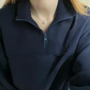 Sweatshirt  - Tröja från Weekday som inte används. Inga defekter. Väldigt skön och varm.