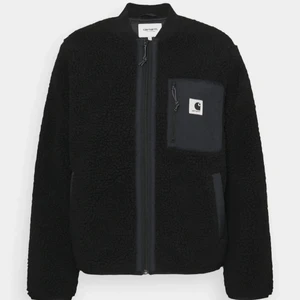 Carhartt WIP - Janet liner  - Säljer denna bomber fleece jacka från carhartt. Använd typ 5 gånger. Säljer pågrund av brist på användning. Storlek S✨ original pris 1745 kr