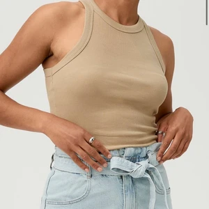 Ribbat linne - Ribbat linne från Gina, knappt använt då det är lite stort för mig, nypris 129 kr