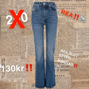 Bikbok  - 📢‼️REA 40 PROCENT‼️📢 Ljusblå High waisted boot cut jeans  har haft dem i några månader köpte dem på bikbok. Säljer för att jag dom kommer inte till andvänding så mycket som jag ville. Skrik om du har mer frågor. Köpte för 599kr. Köpare står för frakt. Kan mötas up på Odenplan eller TC.