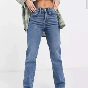 Säljer nu dessa skitsnygga jeansen pga att de tyvärr inte passade mig, det är en storlek w26 och modellen är 169 lång