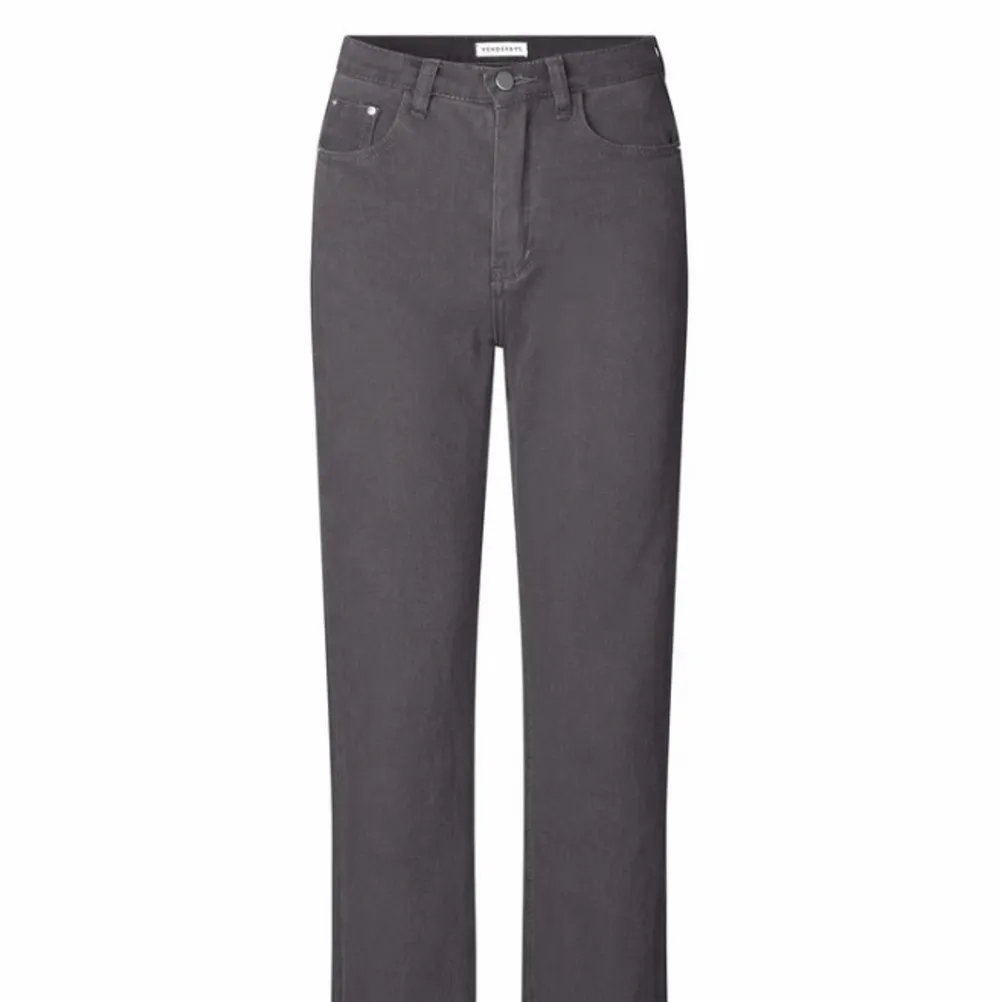 SÖKER!!!!!! Dessa gråbruna jeans i modellen Lexi från Venderbys i storlek M💕💕. Jeans & Byxor.