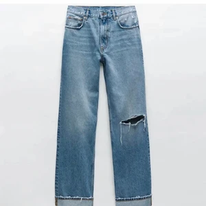 Zara jeans - Säljer dessa oanvända jätte snygga slutsålda jeans pågrund att de är förstora för mig❤️