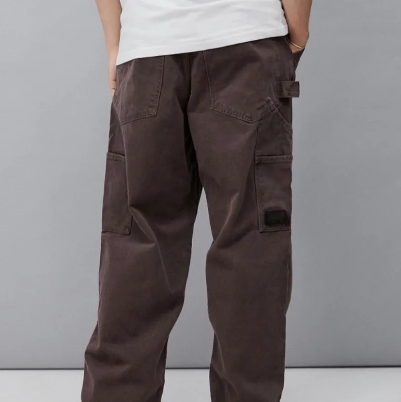Bruna Carpenter jeans, storlek W32 L32. Helt oanvända och nypris var 800kr. Pris kan diskuteras om affären går fort! 📸finns fler bilder!. Jeans & Byxor.
