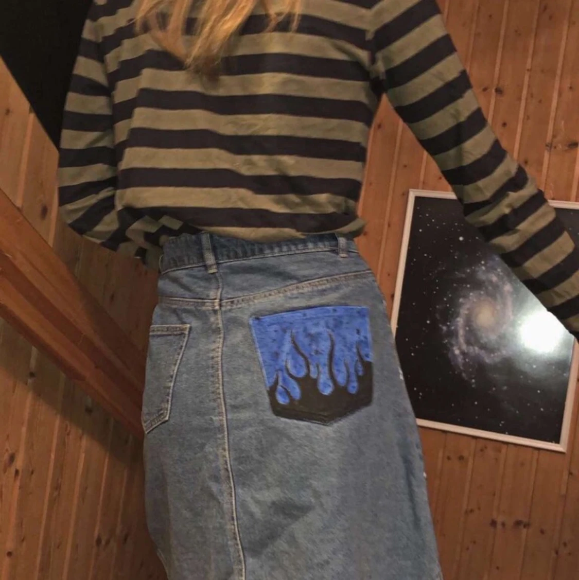 En underbar kjol med ⚡️blixtrande⚡️ motiv - 90