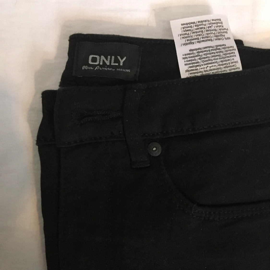 Svarta utsvängda jeans helt nya 100kr - 90