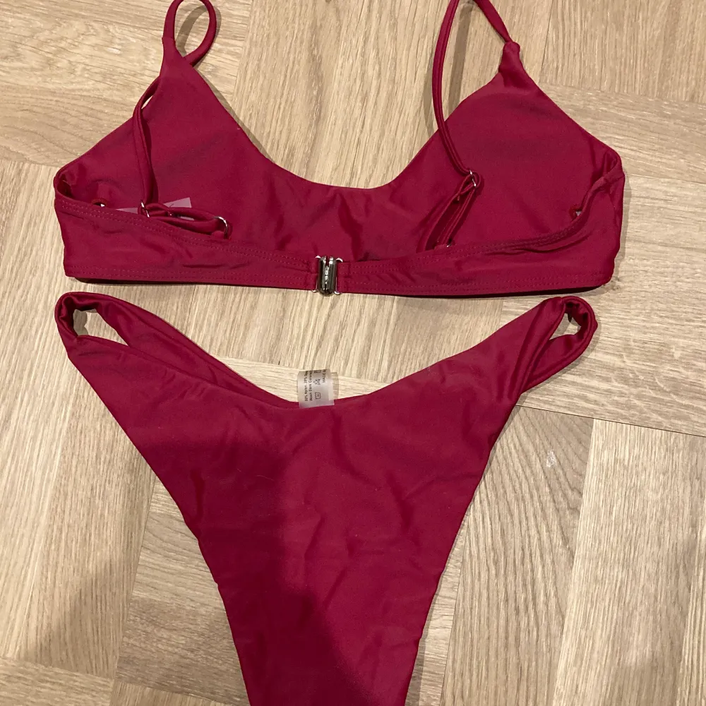 Jättefin vinröd bikini i stl S men skulle säga att den passar xs-s💓 Aldrig använd , Buda från 90 kr. Övrigt.