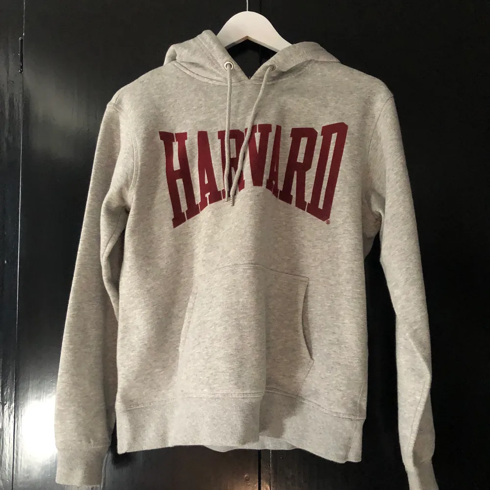 Harvard hoodie från HM. Storlek Small och i väldigt bra skick. Hoodies.