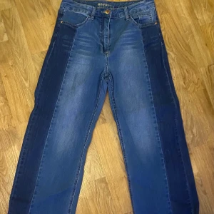 Raka jeans  - Raka jeans med 2 olika färger, storlek 38. För mer bilder eller information skriv privat <3 om flera är intresserade blir de budgivning. 