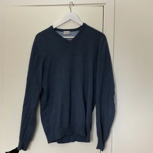 V ringad tröja - V ringad tröja