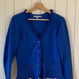 Kofta i royal blue från Flash  - Snygg mörkblå y2k-kofta från Flash. Bra skick. Originalpris: ca 300kr.