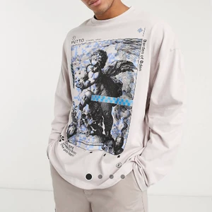 Långärmad tröja - Säljer en skit snygg longsleeve i oversize-modell som bara är använd 1 gång! Köpt på asos för några månader sedan, säljer för får ingen användning av den. Kontakta mig för fler frågor eller bilder💙💙