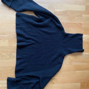 Superskön stickad polo - Bra skick, använd fåtal gånger