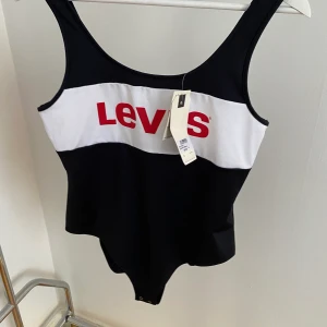 Brand new Levi’s  body suit (M)  - New bodysuit from Levi’s! The fabric ressembles the one of a swimsuit! Brand new, with tag on, I bought it for 29€ (290Sek). The price is negotiable, so feel free to send me a message to discuss or if you want more information/pictures!☺️ I accept Swish and PayPal if you rather do that!