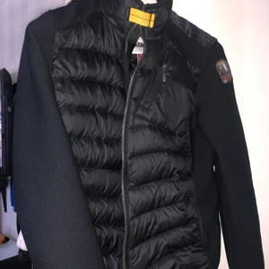 Parajumpers  - Pjs väst/jacka , inga hål och är ganska ny