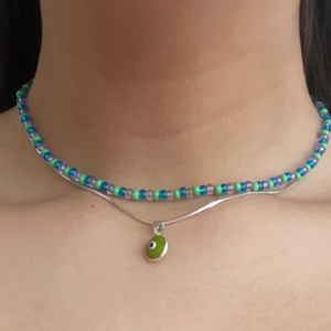 Pärlhalsband - Säljer detta egengjorda pärlhalsband!🌟 Så fin detalj och passar till allt💖 Kan frakta eller mötas i Stockholm 