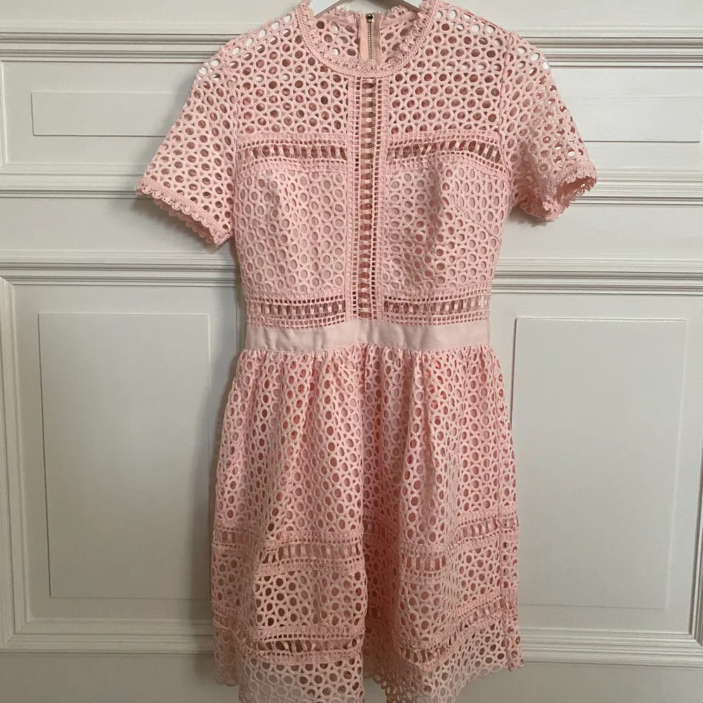 Ljus rosa klänning från By Malina. Storlek XS. Aldrig använd!☺️. Klänningar.