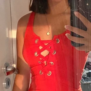 söt body - passade inte riktig på mig ( jag är M) köpte här på plick ( lånade bilder)