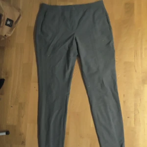 Några italienska byxor  - Tror jag betalade 1600 för dem i Italien kommer sätta priset på 400 sen kan man alltid pruta 