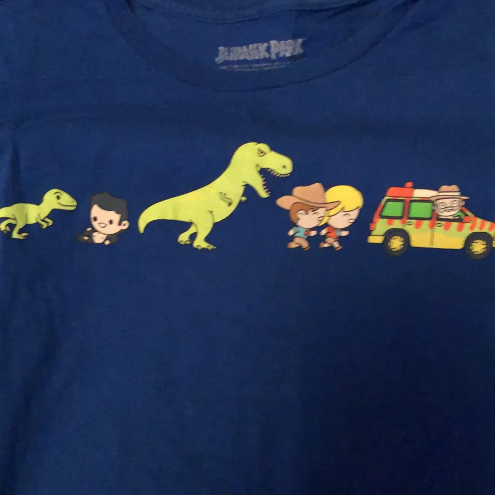 Jurassic park t shirt i storlek M. T-shirts.