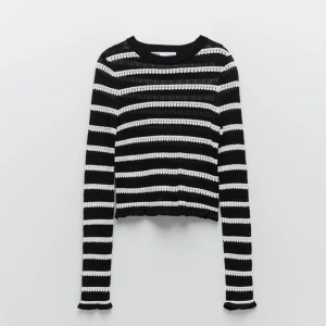 Randig tröja ZARA - Säljer denna sjukt snygga och trendiga tröja från Zara! Aldrig använd. Säljes för 300 kr eller vid högsta bud💕