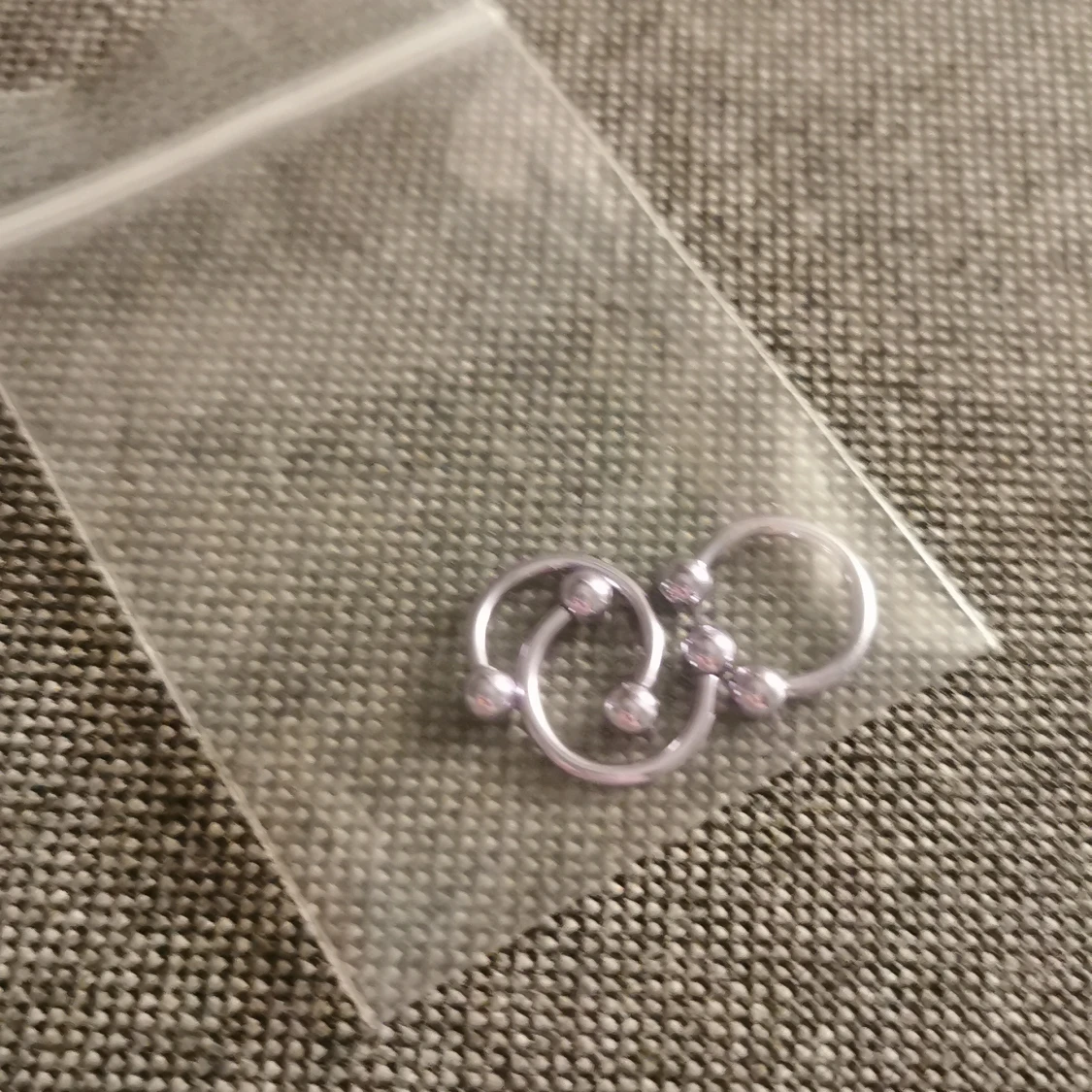 Fejk septum piercing 