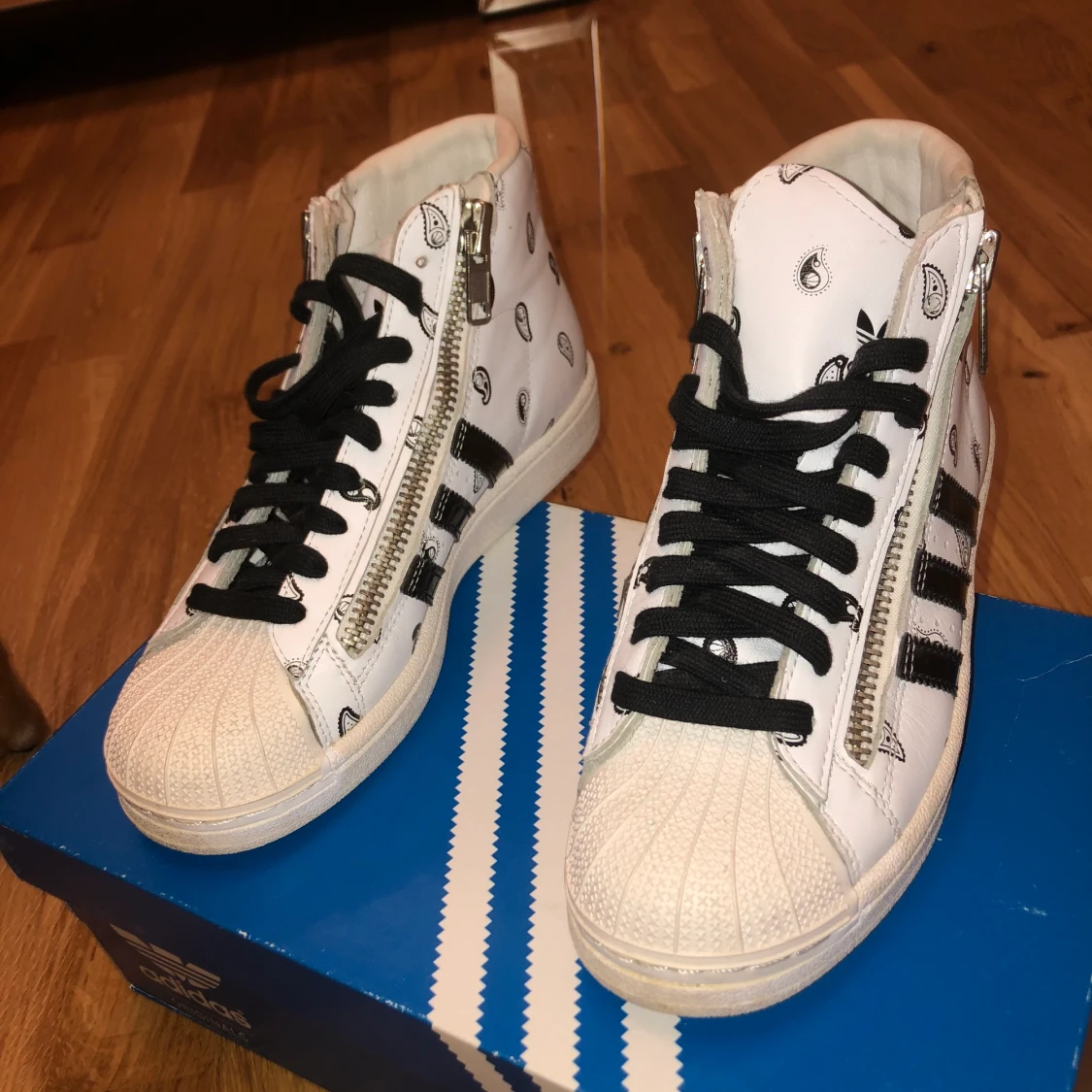 Unika adidas, strl: 36 2/3 - 90