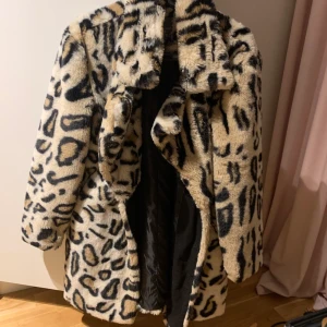 kappa - kappa köpt från primark 2019. knappt använd. storlek 34/36 inköpt för 500kr. 