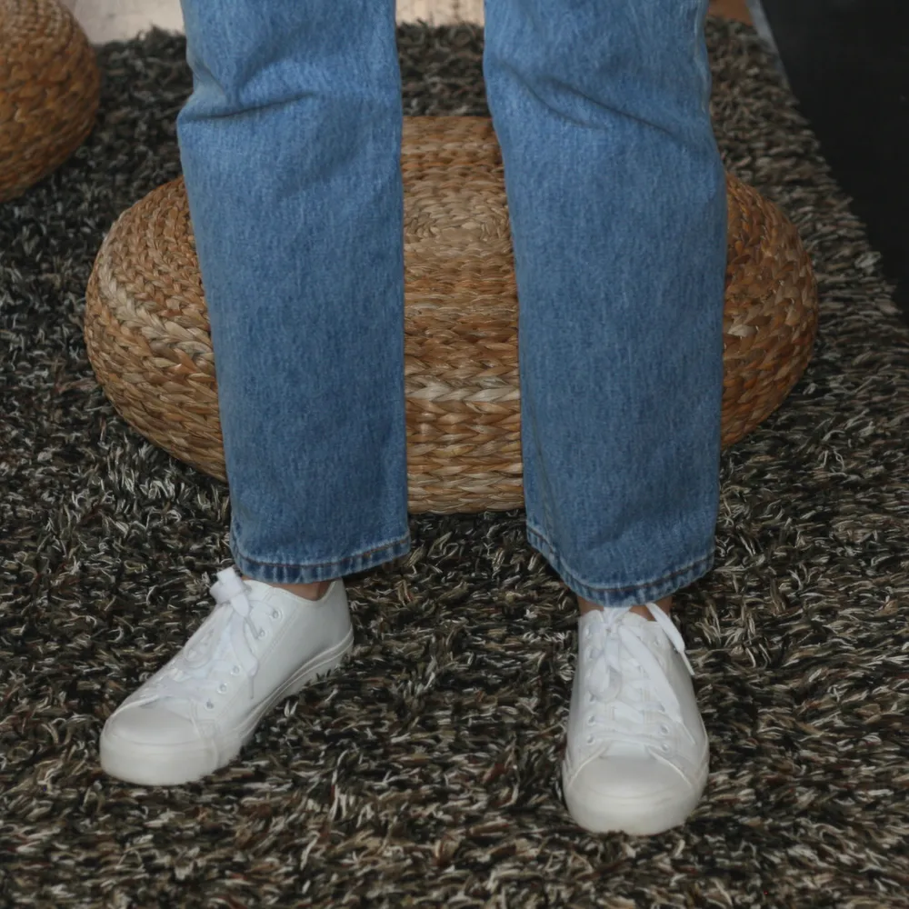 Vintage Levi’s 501 jeans i superbra skick. Storlek W30 L30. De perfekta jeansen (men lite för små för mig). Mått: Innerbenslängd 77 cm, grenhöjd fram 28 cm och midjemått 82,5 cm. Fler bilder finns 😊. Jeans & Byxor.