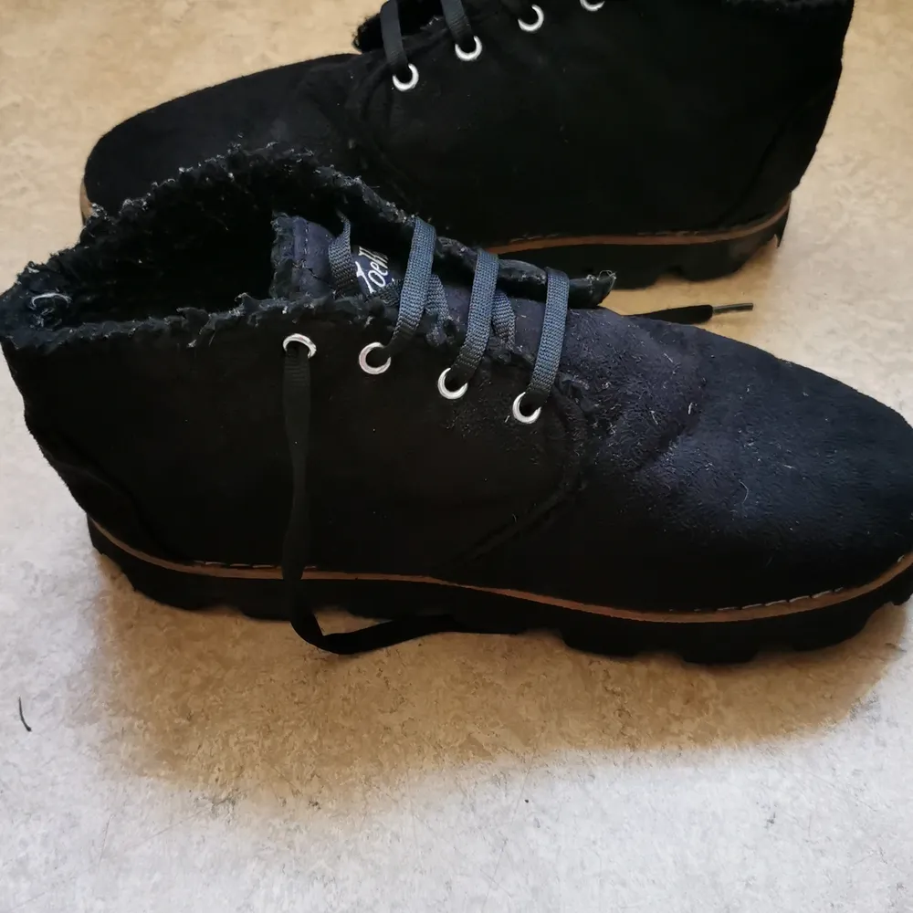 Black boots 