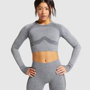 Säljer en helt oanvänd Gymshark tröja i storlek S. Nypris är 400 kr. Säljer även matchande träningstights.