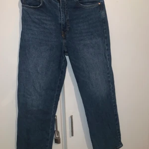 Jeans från Zara - Jeans från Zara i storlek 40 men skulle säga sitter mer som en 38. Köparen står för frakten 