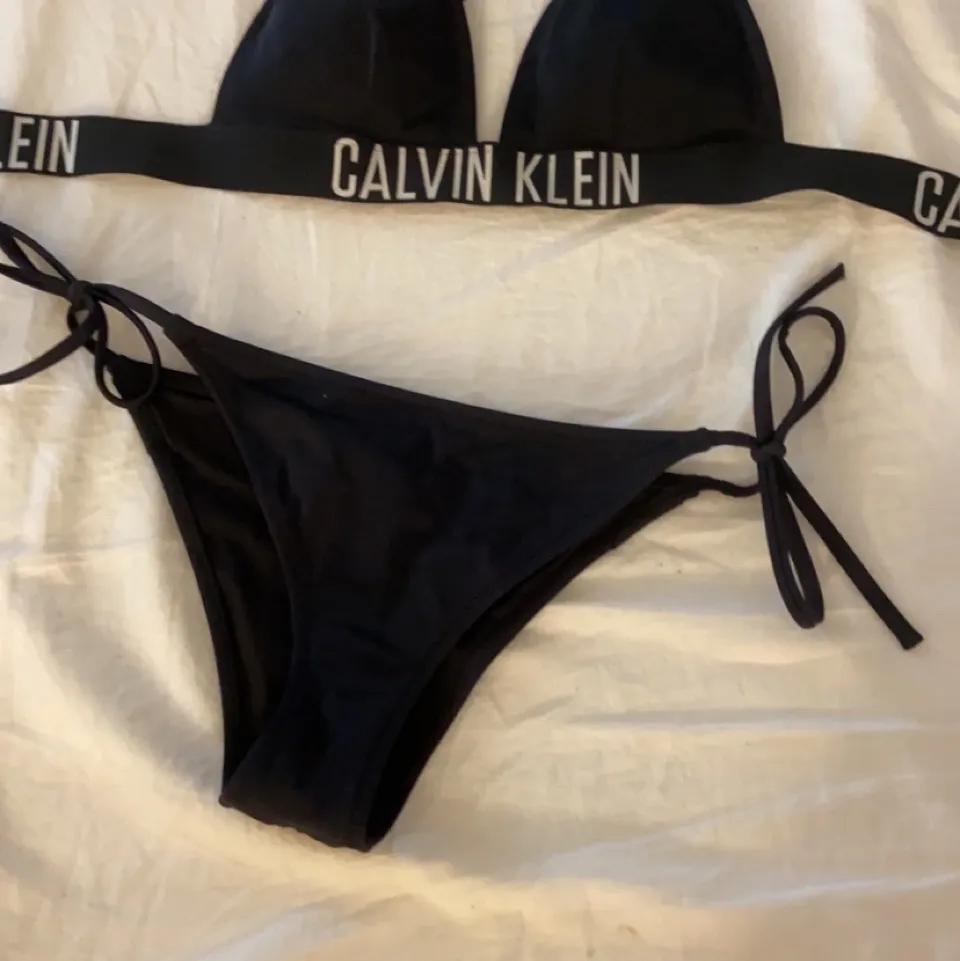 En Calvin Klein bikini som är aldrig använd storlek Xs. Övrigt.