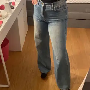 Moderna raka jeans från JunkYard, köpta för nån månad sen. Köpa för ca 400kr