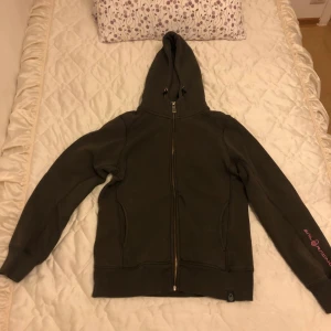 Sail racing (vintage) - Säljer min älskade vintage Sail racing (mammas gamla från äldre år), köptes för runt 1100, dock ej säker på hur gammal. Brun/ svart🤍 Betalning via swish, BUDA!!!( pris kan diskuteras)