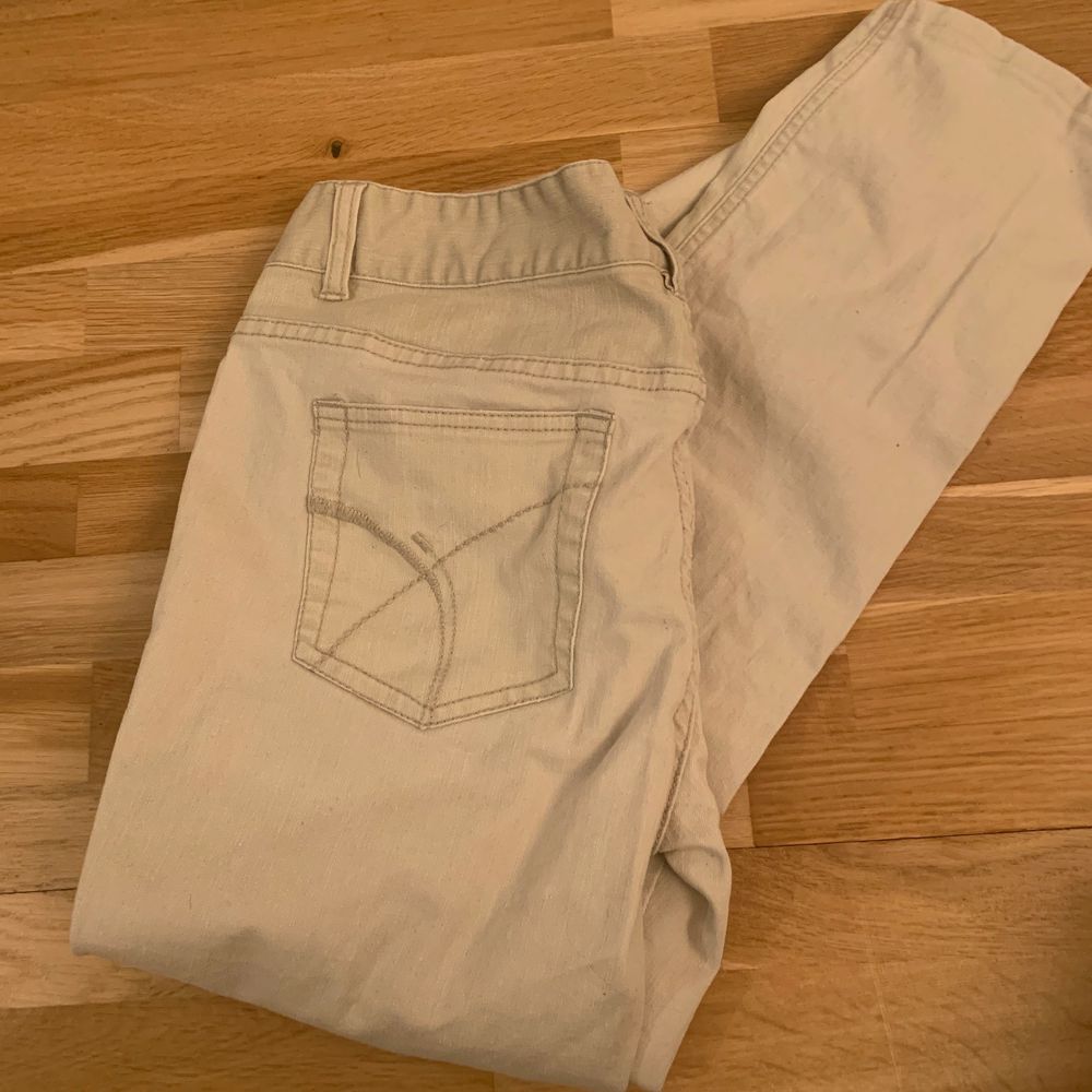 Snygga jeans som jag nästan aldrig använt 💕. Jeans & Byxor.