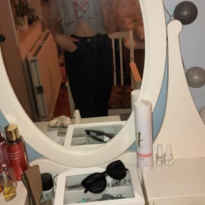 Skinny jeans - Svarta jeans fårn bikbok. Storlek Xs. 