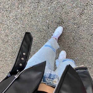 Nakd Jeans - Jeans med snygga slitningar från nakd använda max 2 gånger