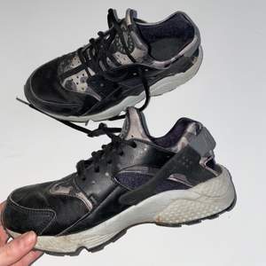 Nike skor i  storlek 38.5💞 frakt tillkommer