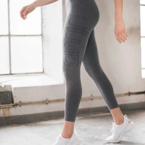 Amin tights storlek M - Storlek M, seamless. Använda fåtal gånger. Fin kvalite